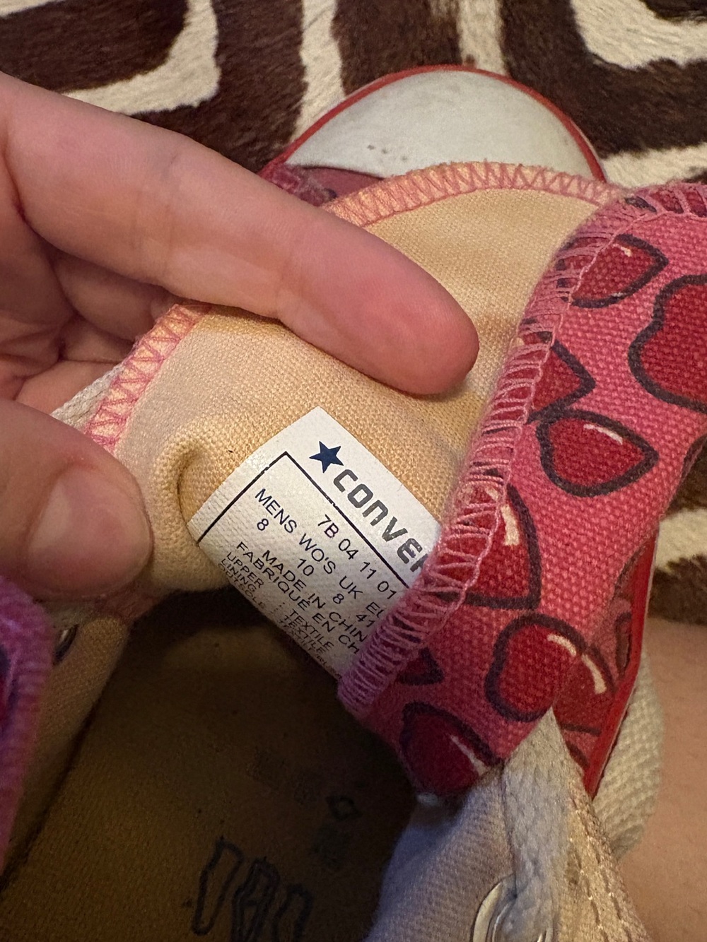 Limited edition Valentine’s Day converse - Picture 4 of 4